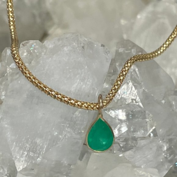 Shimmering! .95CT Natural Colombian Emerald 14K Yellow Gold Pendant OOAK 15X5mm - Picture 1 of 8